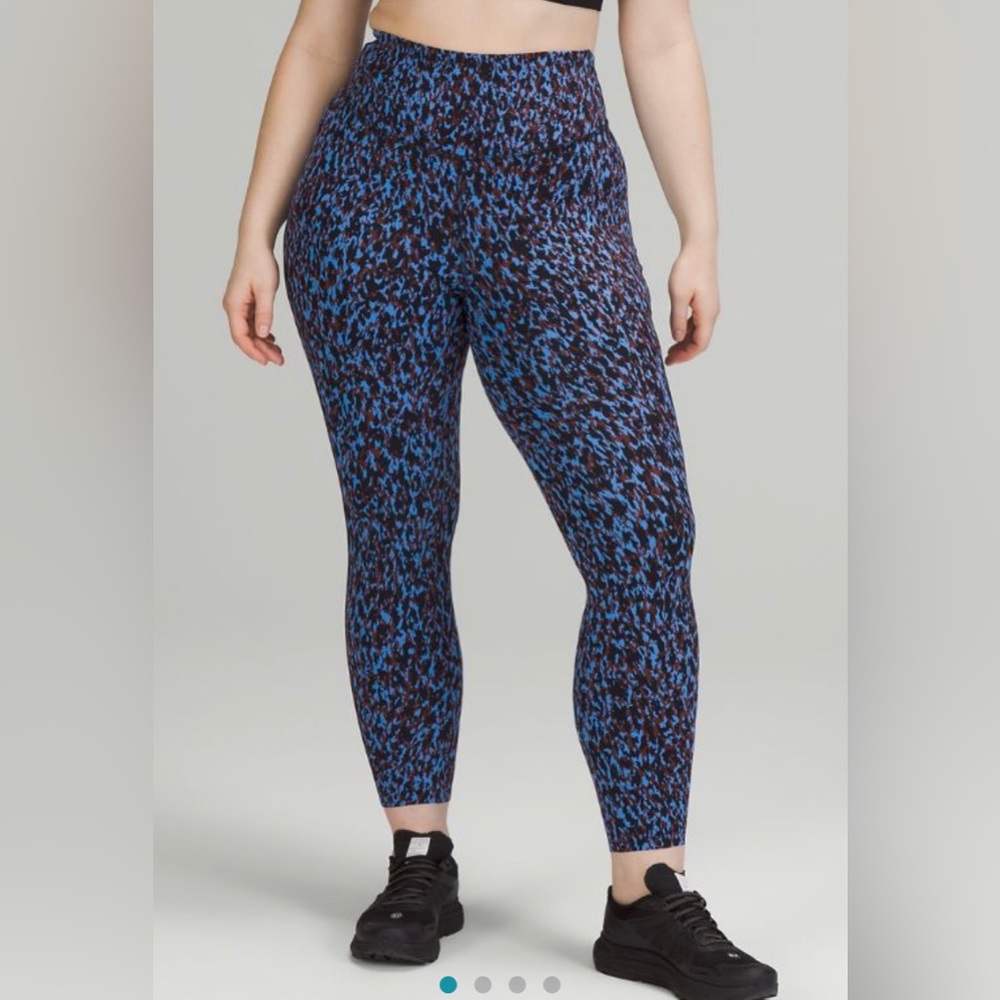 Lululemon Base Pace High-Rise Tight 25"
Leopard Camo Blue Nile Multi